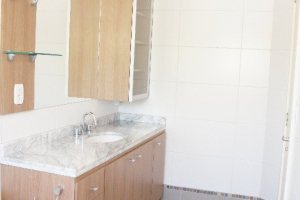 Casa em Condomínio à venda com 230m², 3 dormitórios, 1 suíte, 2 vagas, no bairro Jardim Isabel em Porto Alegre