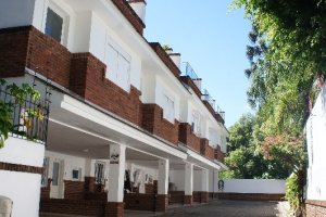 Casa em Condomínio à venda com 230m², 3 dormitórios, 1 suíte, 2 vagas, no bairro Jardim Isabel em Porto Alegre