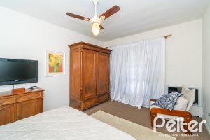 Casa à venda com 239m², 3 dormitórios, 1 suíte, 2 vagas, no bairro Ipanema em Porto Alegre