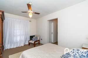 Casa à venda com 239m², 3 dormitórios, 1 suíte, 2 vagas, no bairro Ipanema em Porto Alegre