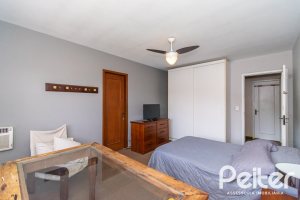 Casa à venda com 239m², 3 dormitórios, 1 suíte, 2 vagas, no bairro Ipanema em Porto Alegre