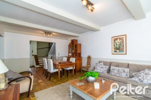 Casa à venda com 239m², 3 dormitórios, 1 suíte, 2 vagas, no bairro Ipanema em Porto Alegre