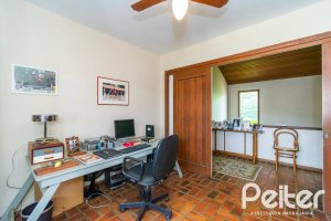 Casa à venda com 239m², 3 dormitórios, 1 suíte, 2 vagas, no bairro Ipanema em Porto Alegre