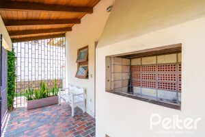 Casa à venda com 239m², 3 dormitórios, 1 suíte, 2 vagas, no bairro Ipanema em Porto Alegre