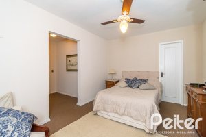 Casa à venda com 239m², 3 dormitórios, 1 suíte, 2 vagas, no bairro Ipanema em Porto Alegre