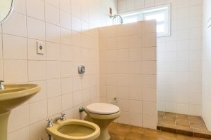 Casa à venda com 239m², 3 dormitórios, 1 suíte, 2 vagas, no bairro Ipanema em Porto Alegre