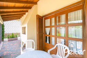 Casa à venda com 239m², 3 dormitórios, 1 suíte, 2 vagas, no bairro Ipanema em Porto Alegre