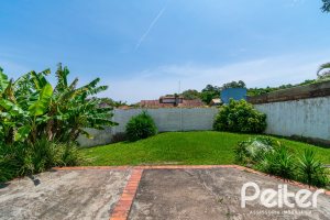 Casa à venda com 239m², 3 dormitórios, 1 suíte, 2 vagas, no bairro Ipanema em Porto Alegre