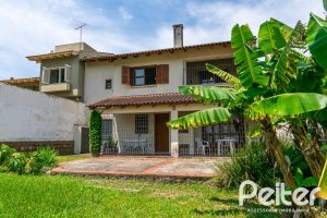 Casa à venda com 239m², 3 dormitórios, 1 suíte, 2 vagas, no bairro Ipanema em Porto Alegre