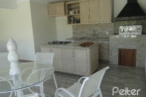 Casa em Condomínio à venda com 288m², 4 dormitórios, 2 suítes, 2 vagas, no bairro Knorr em Porto Alegre