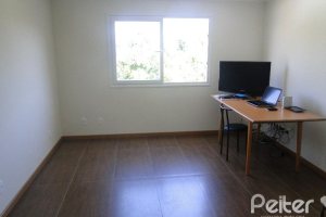 Casa em Condomínio à venda com 288m², 4 dormitórios, 2 suítes, 2 vagas, no bairro Knorr em Porto Alegre