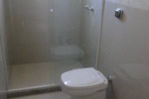 Casa em Condomínio à venda com 288m², 4 dormitórios, 2 suítes, 2 vagas, no bairro Knorr em Porto Alegre