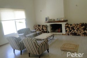 Casa em Condomínio à venda com 288m², 4 dormitórios, 2 suítes, 2 vagas, no bairro Knorr em Porto Alegre