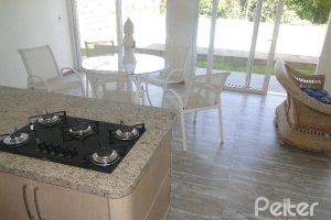 Casa em Condomínio à venda com 288m², 4 dormitórios, 2 suítes, 2 vagas, no bairro Knorr em Porto Alegre