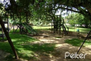 Casa em Condomínio à venda com 288m², 4 dormitórios, 2 suítes, 2 vagas, no bairro Knorr em Porto Alegre