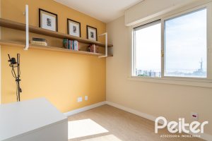 Cobertura à venda com 153m², 3 dormitórios, 1 suíte, 1 vaga, no bairro Tristeza em PORTO ALEGRE