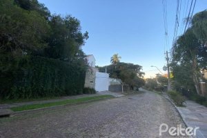 Terreno à venda, no bairro Vila Assunção em Porto Alegre