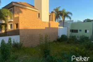 Terreno à venda, no bairro Vila Assunção em Porto Alegre