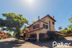 Casa em Condomínio à venda com 339m², 3 dormitórios, 1 suíte, 3 vagas, no bairro Tristeza em PORTO ALEGRE