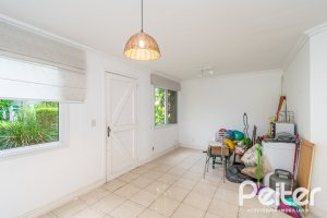 Casa em Condomínio à venda com 118m², 3 dormitórios, 1 suíte, 2 vagas, no bairro Cristal em Porto Alegre