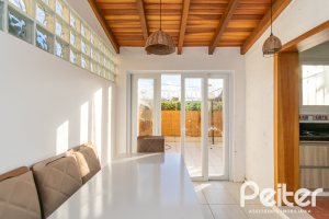 Casa em Condomínio à venda com 118m², 3 dormitórios, 1 suíte, 2 vagas, no bairro Cristal em Porto Alegre