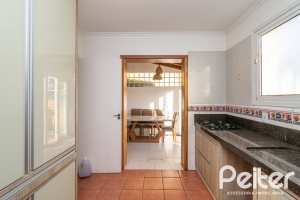 Casa em Condomínio à venda com 118m², 3 dormitórios, 1 suíte, 2 vagas, no bairro Cristal em Porto Alegre