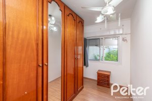 Casa em Condomínio à venda com 118m², 3 dormitórios, 1 suíte, 2 vagas, no bairro Cristal em Porto Alegre