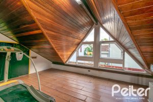 Casa em Condomínio à venda com 118m², 3 dormitórios, 1 suíte, 2 vagas, no bairro Cristal em Porto Alegre