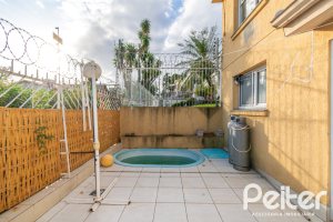 Casa em Condomínio à venda com 118m², 3 dormitórios, 1 suíte, 2 vagas, no bairro Cristal em Porto Alegre