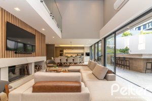 Casa em Condomínio à venda com 411m², 4 dormitórios, 4 suítes, 6 vagas, no bairro Alphaville em PORTO ALEGRE
