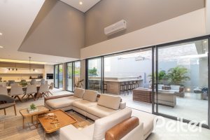 Casa em Condomínio à venda com 411m², 4 dormitórios, 4 suítes, 6 vagas, no bairro Alphaville em PORTO ALEGRE