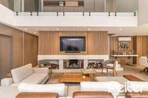 Casa em Condomínio à venda com 411m², 4 dormitórios, 4 suítes, 6 vagas, no bairro Alphaville em PORTO ALEGRE