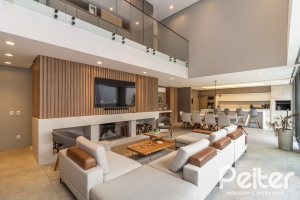 Casa em Condomínio à venda com 411m², 4 dormitórios, 4 suítes, 6 vagas, no bairro Alphaville em PORTO ALEGRE