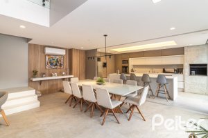 Casa em Condomínio à venda com 411m², 4 dormitórios, 4 suítes, 6 vagas, no bairro Alphaville em PORTO ALEGRE