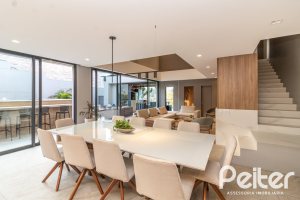 Casa em Condomínio à venda com 411m², 4 dormitórios, 4 suítes, 6 vagas, no bairro Alphaville em PORTO ALEGRE