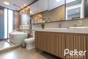 Casa em Condomínio à venda com 411m², 4 dormitórios, 4 suítes, 6 vagas, no bairro Alphaville em PORTO ALEGRE