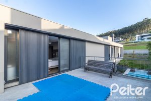 Casa em Condomínio à venda com 411m², 4 dormitórios, 4 suítes, 6 vagas, no bairro Alphaville em PORTO ALEGRE