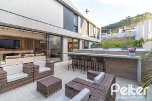 Casa em Condomínio à venda com 411m², 4 dormitórios, 4 suítes, 6 vagas, no bairro Alphaville em PORTO ALEGRE