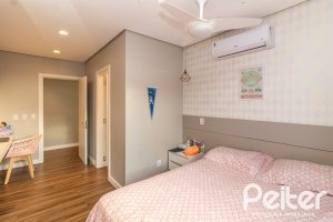 Casa em Condomínio à venda com 411m², 4 dormitórios, 4 suítes, 6 vagas, no bairro Alphaville em PORTO ALEGRE