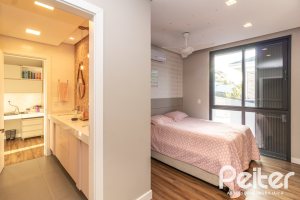 Casa em Condomínio à venda com 411m², 4 dormitórios, 4 suítes, 6 vagas, no bairro Alphaville em PORTO ALEGRE