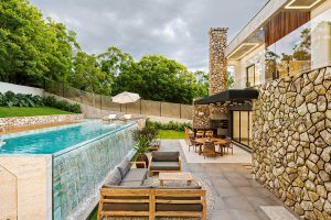 Casa em Condomínio à venda com 300m², 4 dormitórios, 4 suítes, 4 vagas, no bairro Alphaville em PORTO ALEGRE