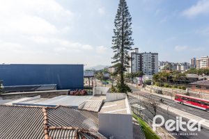 Cobertura à venda com 121m², 3 dormitórios, 1 suíte, 2 vagas, no bairro Vila Assunção em Porto Alegre