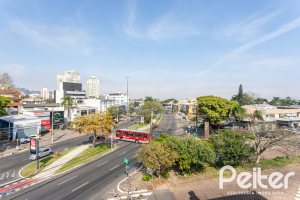 Cobertura à venda com 121m², 3 dormitórios, 1 suíte, 2 vagas, no bairro Vila Assunção em Porto Alegre