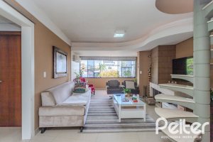 Cobertura à venda com 121m², 3 dormitórios, 1 suíte, 2 vagas, no bairro Vila Assunção em Porto Alegre
