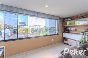 Cobertura à venda com 121m², 3 dormitórios, 1 suíte, 2 vagas, no bairro Vila Assunção em Porto Alegre