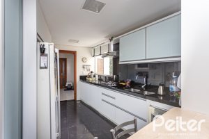 Cobertura à venda com 121m², 3 dormitórios, 1 suíte, 2 vagas, no bairro Vila Assunção em Porto Alegre