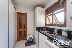 Cobertura à venda com 121m², 3 dormitórios, 1 suíte, 2 vagas, no bairro Vila Assunção em Porto Alegre