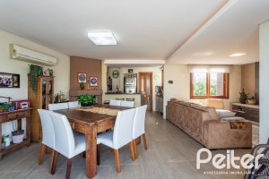 Cobertura à venda com 121m², 3 dormitórios, 1 suíte, 2 vagas, no bairro Vila Assunção em Porto Alegre