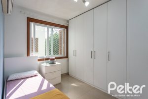 Cobertura à venda com 121m², 3 dormitórios, 1 suíte, 2 vagas, no bairro Vila Assunção em Porto Alegre