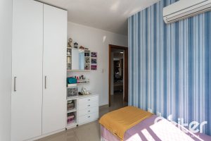 Cobertura à venda com 121m², 3 dormitórios, 1 suíte, 2 vagas, no bairro Vila Assunção em Porto Alegre